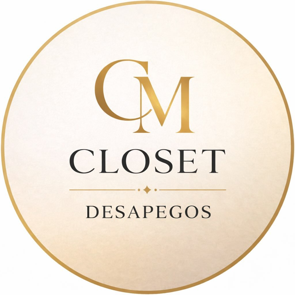 Logo do Closet Desapegos, com o monograma CM dourado